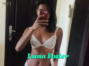 Luna_Foster