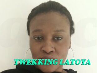 TWEKKING_LATOYA